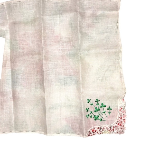 Vintage Embroidered Linen Hankerchief  in Box - Picture 4 of 6